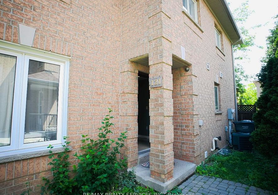 121-pressed-brick-drive-brampton-ontario-w13680844