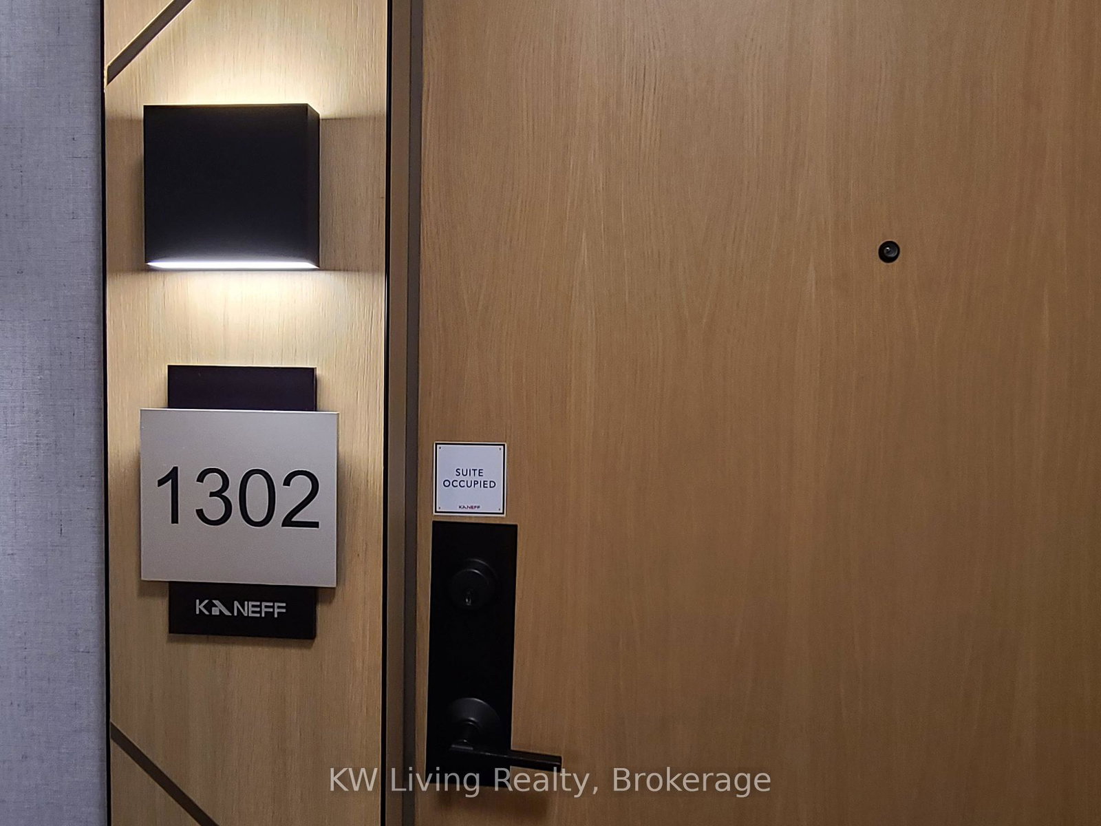 202-burnhamthorpe-road-e-mississauga-ontario-w13680914