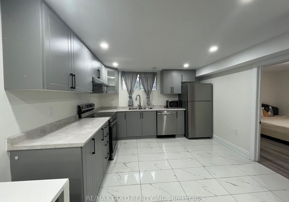30-moynes-avenue-toronto-etobicoke-ontario-w13680938