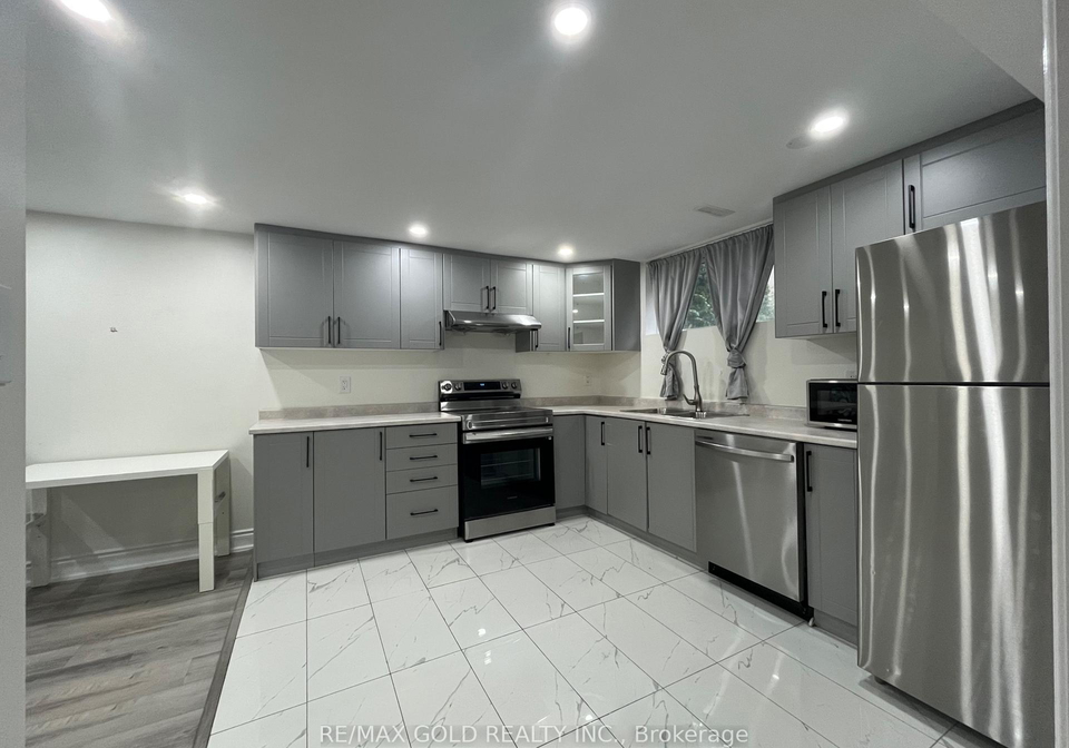 30-moynes-avenue-toronto-etobicoke-ontario-w13680938