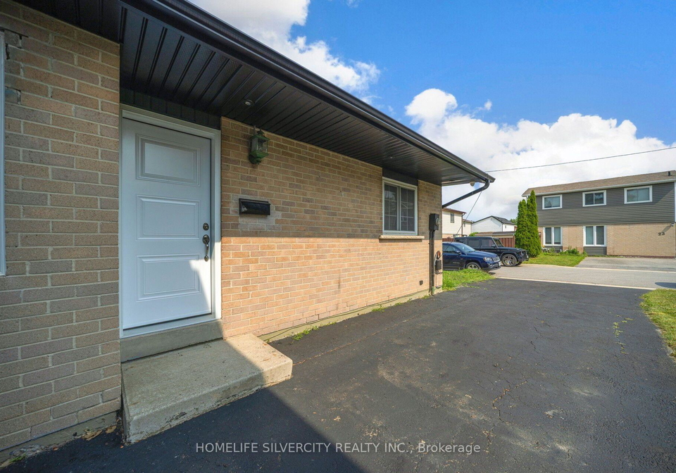 3-hapsbury-square-brampton-ontario-w13681018