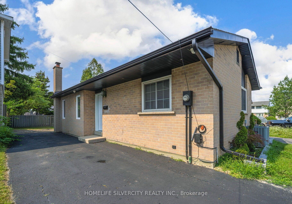3-hapsbury-square-brampton-ontario-w13681018