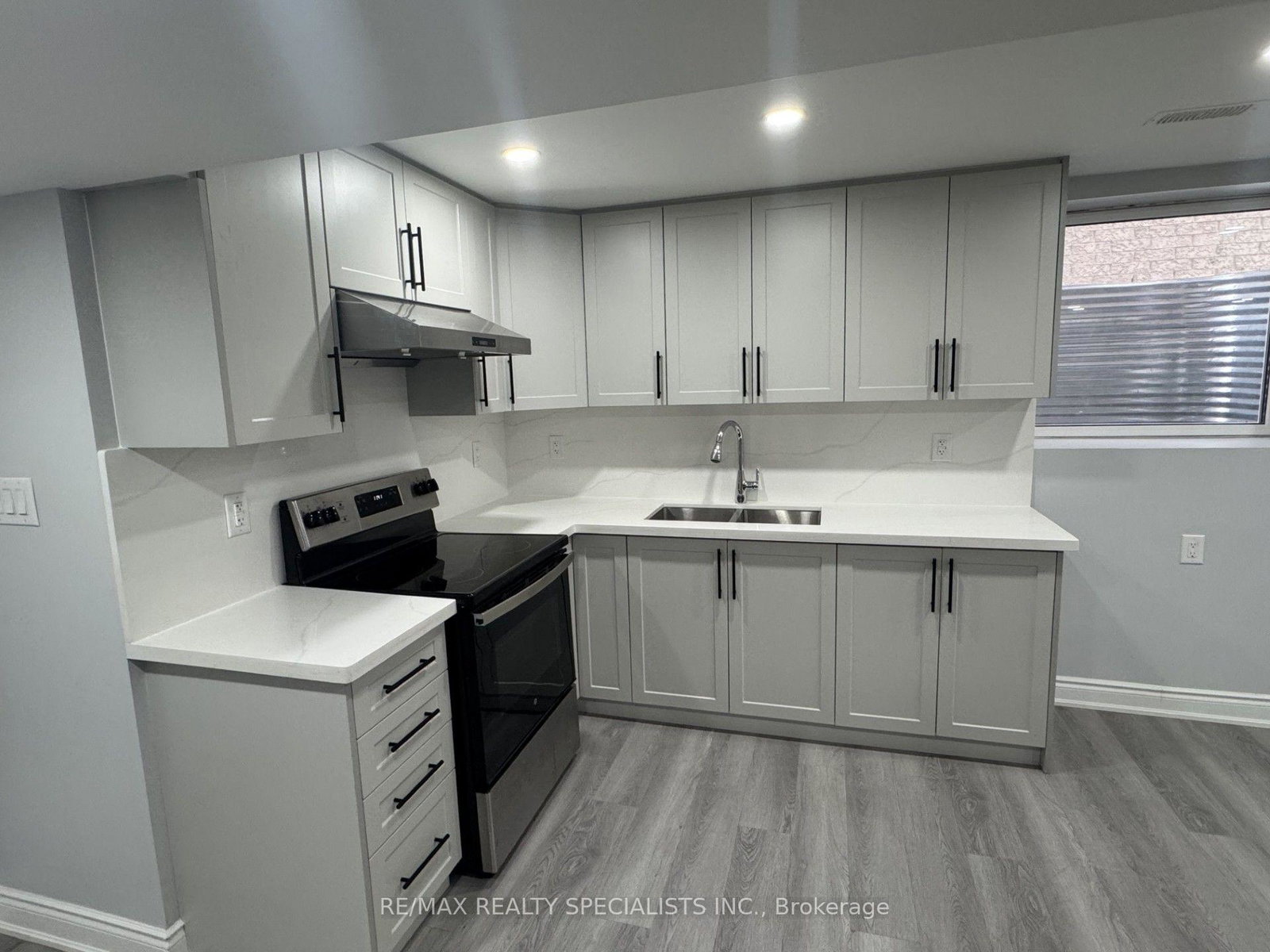 33-bluffwoodbasement-crescent-brampton-ontario-w13681108