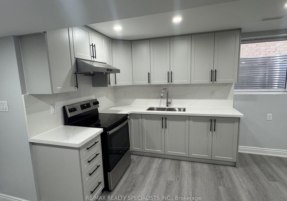 33-bluffwoodbasement-crescent-brampton-ontario-w13681108