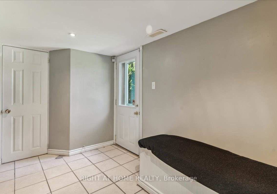 1252-waterdown-road-burlington-ontario-w13681114
