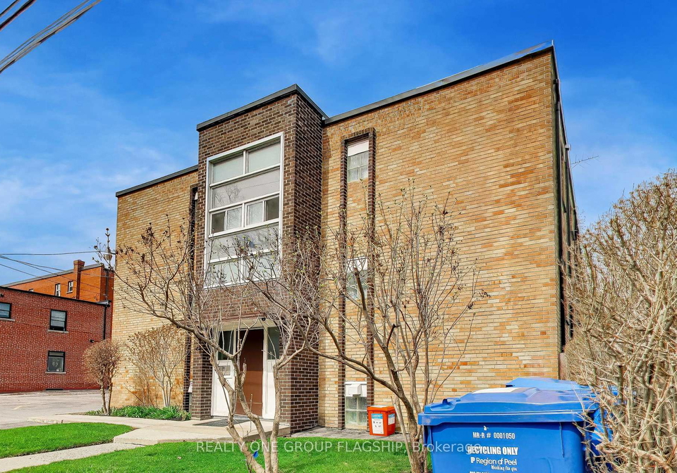 7-elmwood-avenue-s-mississauga-ontario-w13681128