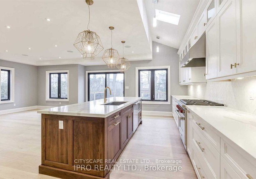 9-donnybrook-lane-toronto-etobicoke-ontario-w13681560