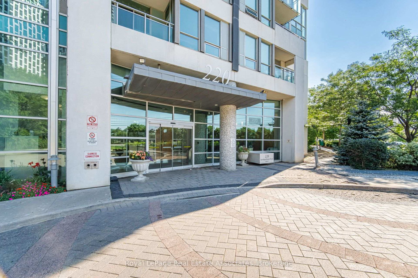 220-burnhamthorpe-road-w-mississauga-ontario-w13681924