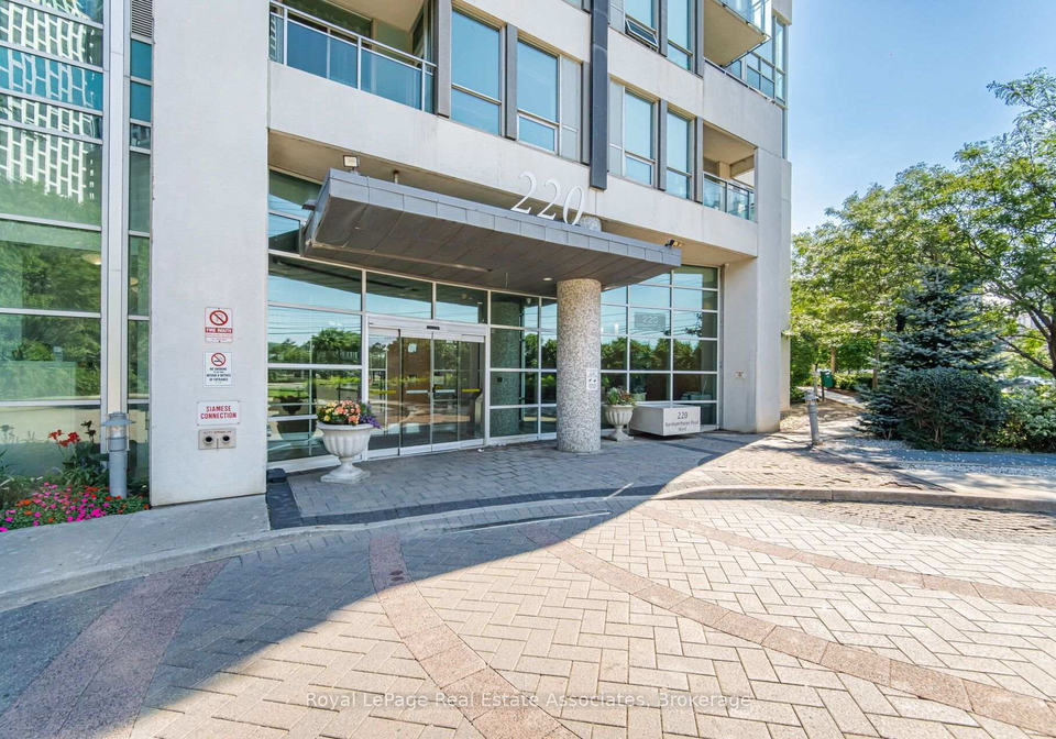 220-burnhamthorpe-road-w-mississauga-ontario-w13681924