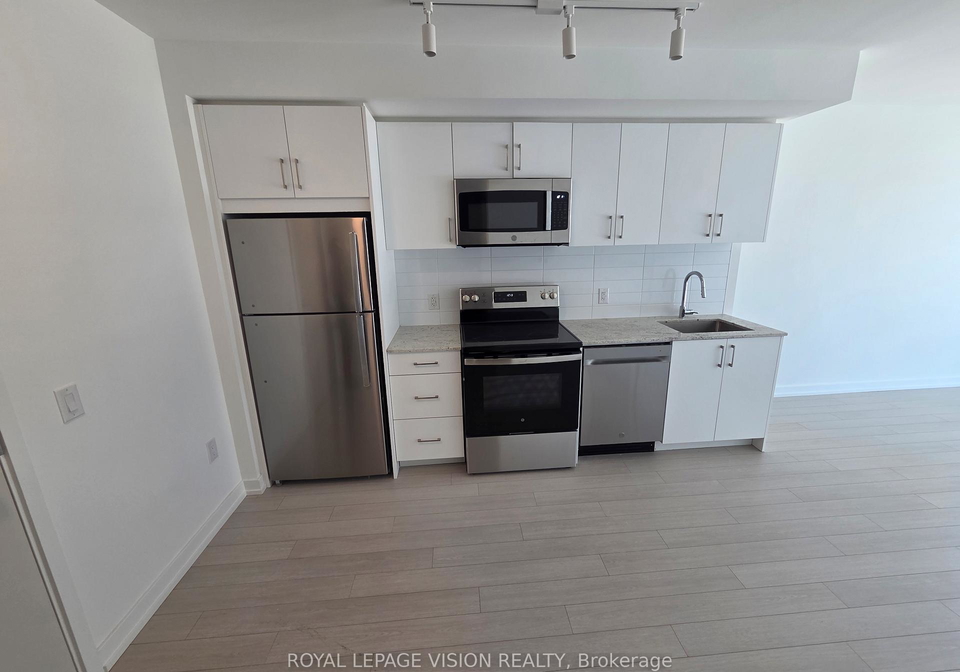 4010-eglinton-avenue-w-toronto-etobicoke-ontario-w13681934