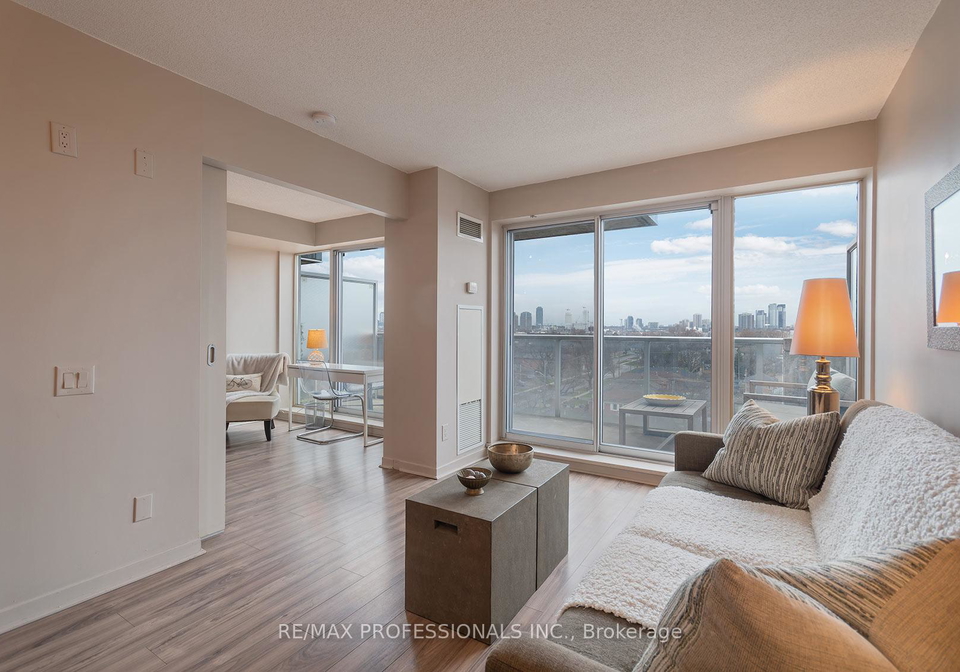 1040-the-queensway-toronto-etobicoke-ontario-w13681978