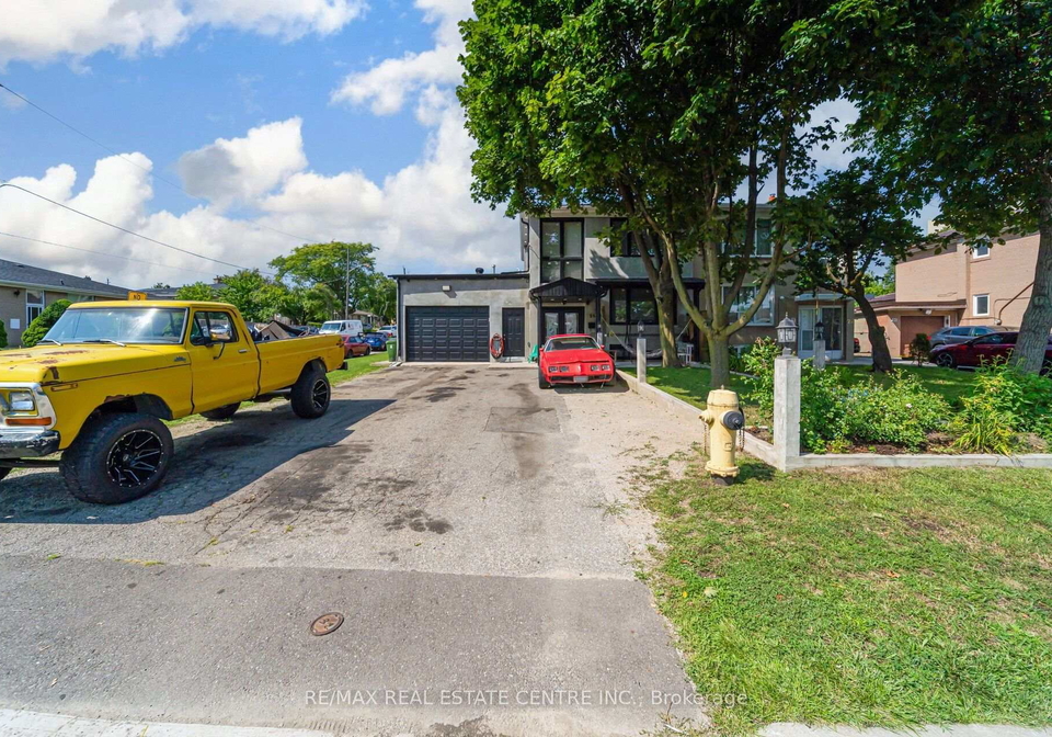 22-neames-crescent-toronto-york-ontario-w13682074