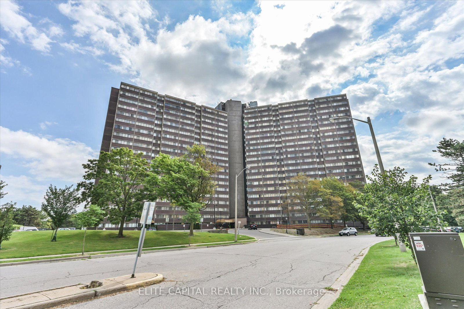 11-wincott-drive-toronto-etobicoke-ontario-w13682146