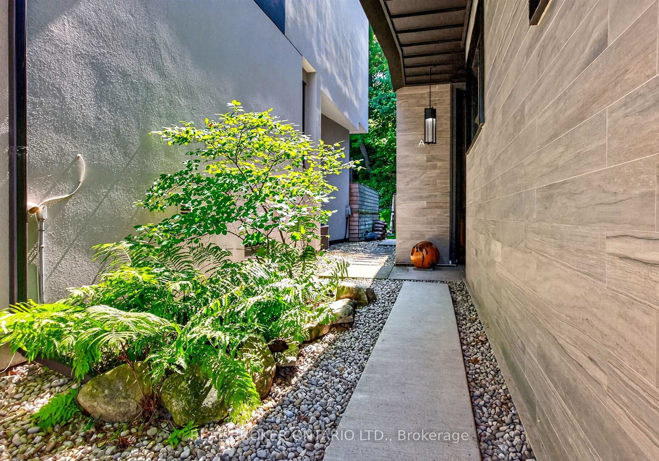 90a-south-kingsway-way-toronto-toronto-ontario-w13682162