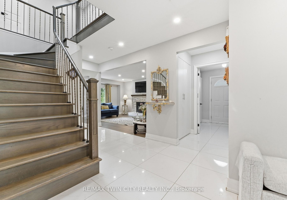 512-hawthorne-crescent-milton-ontario-w13682188