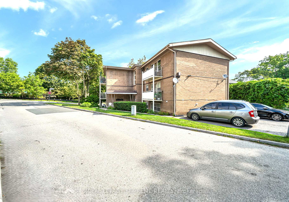 135-kingsway-crescent-toronto-etobicoke-ontario-w13682302