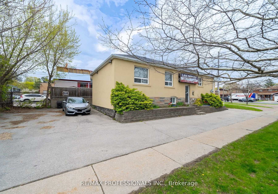586-browns-line-toronto-etobicoke-ontario-w13682366