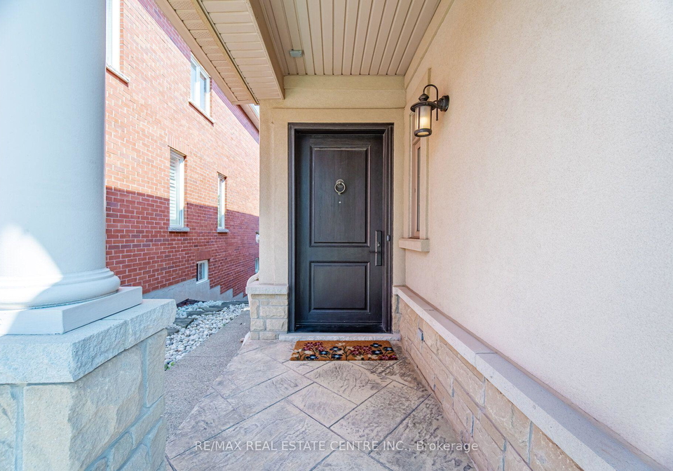 2425-quetico-crescent-oakville-ontario-w13682450