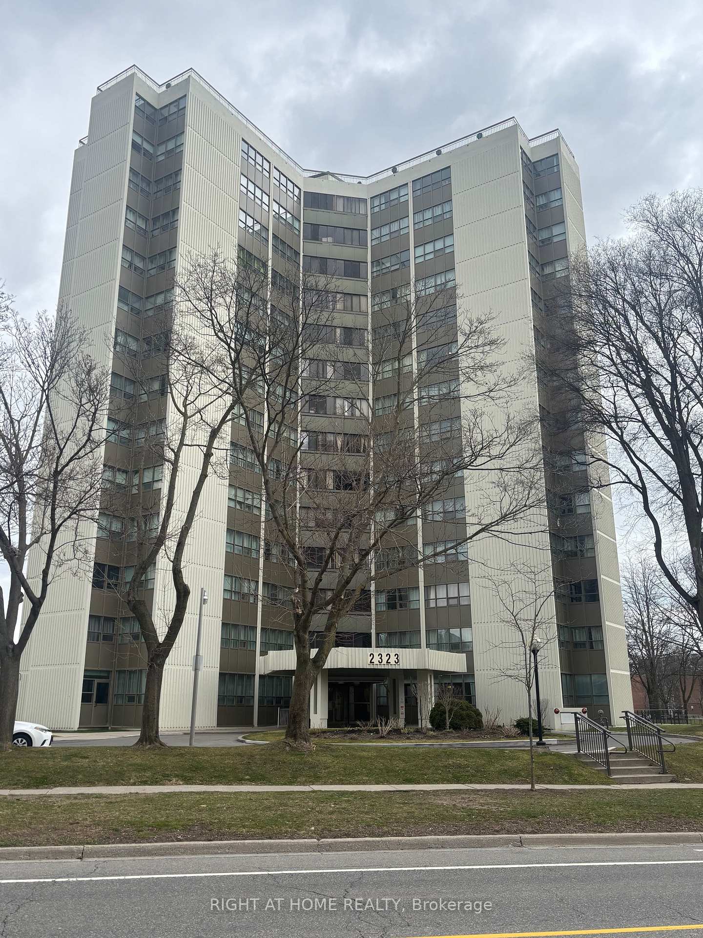 2323-confederation-parkway-n-mississauga-ontario-w13682484