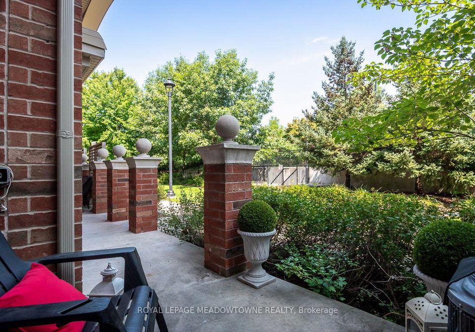 2563-sixth-line-oakville-ontario-w13682610