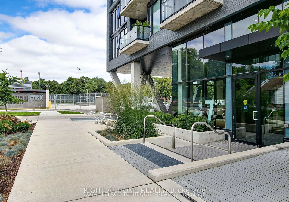 7-smith-crescent-toronto-etobicoke-ontario-w13682692
