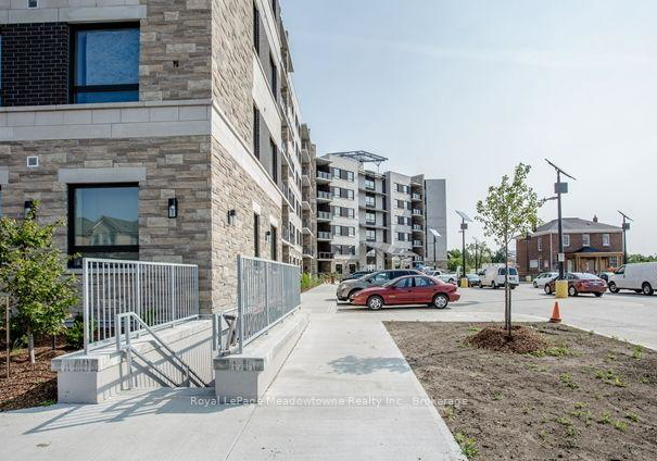 33-whitmer-street-milton-ontario-w13682820