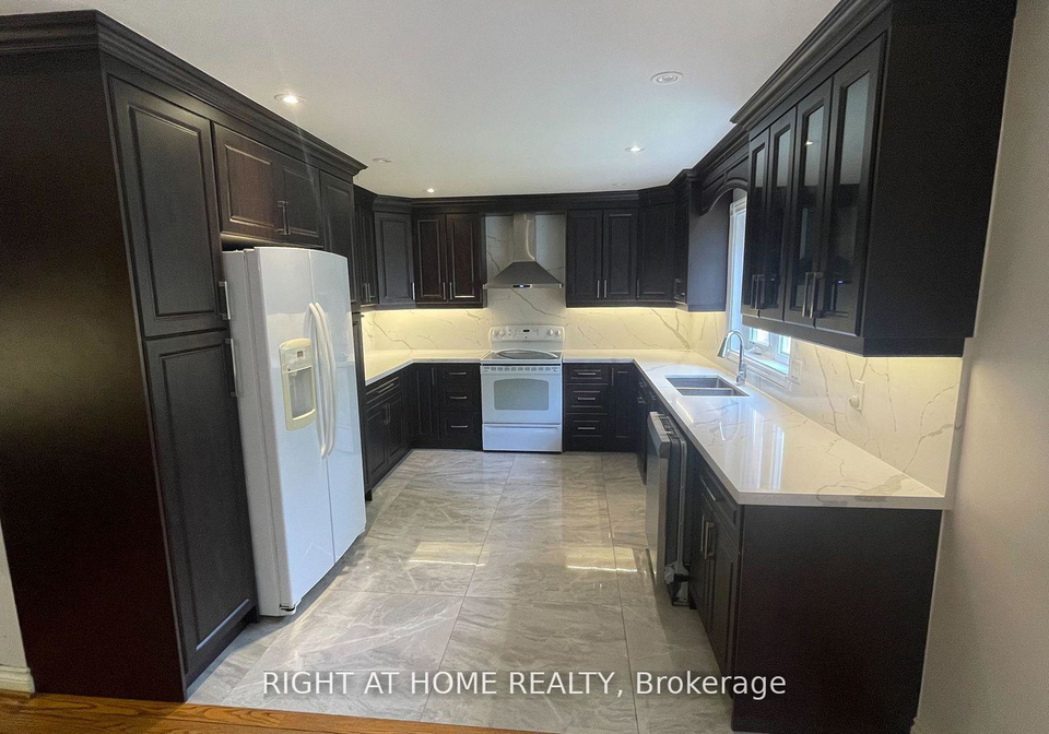 15-agar-crescent-toronto-etobicoke-ontario-w13684002