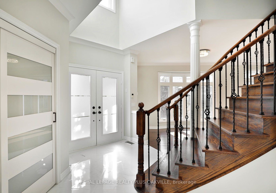 1548-bayshire-drive-oakville-ontario-w13684112
