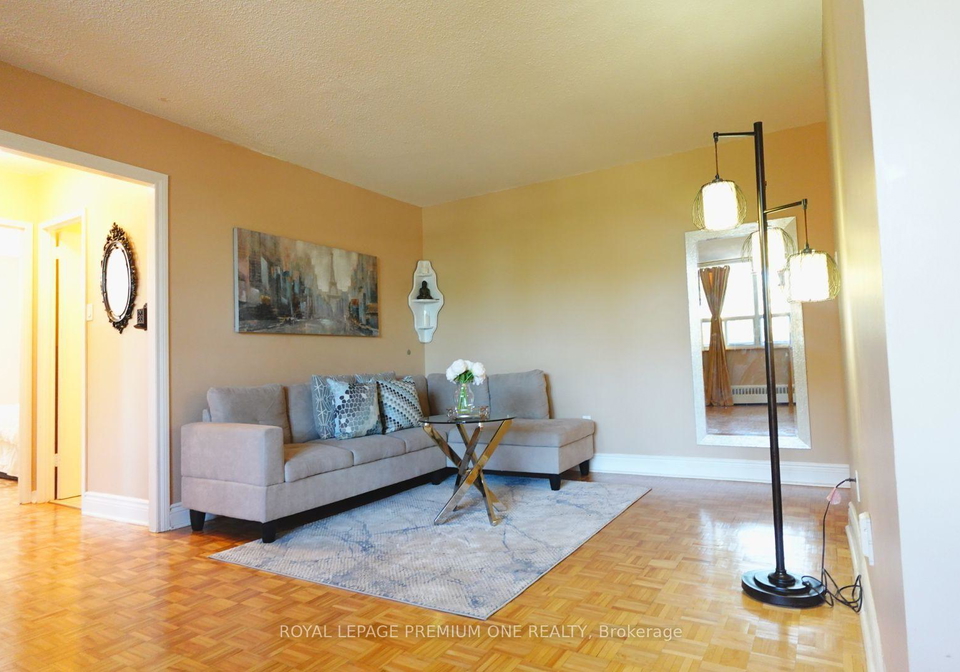 3065-queen-frederica-drive-mississauga-ontario-w13684460