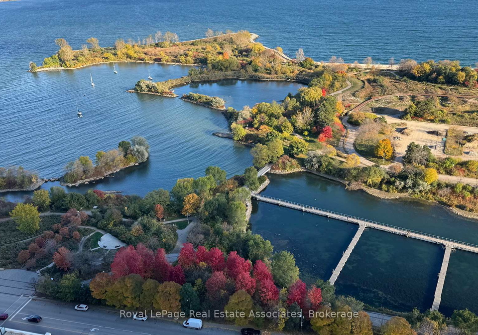 33-shore-breeze-drive-toronto-etobicoke-ontario-w13684546