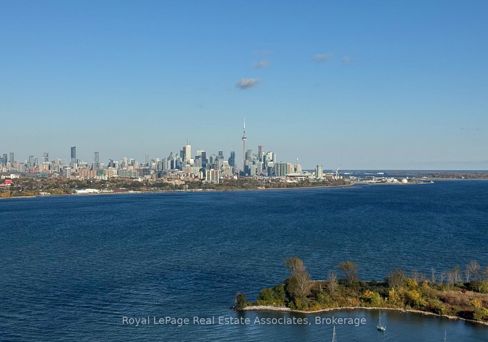 33-shore-breeze-drive-toronto-etobicoke-ontario-w13684546