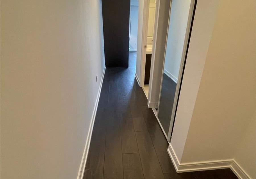 8-nahani-way-mississauga-ontario-w13684634