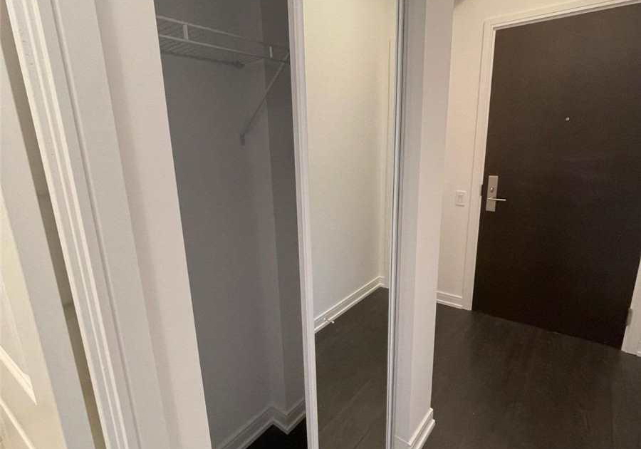 8-nahani-way-mississauga-ontario-w13684634