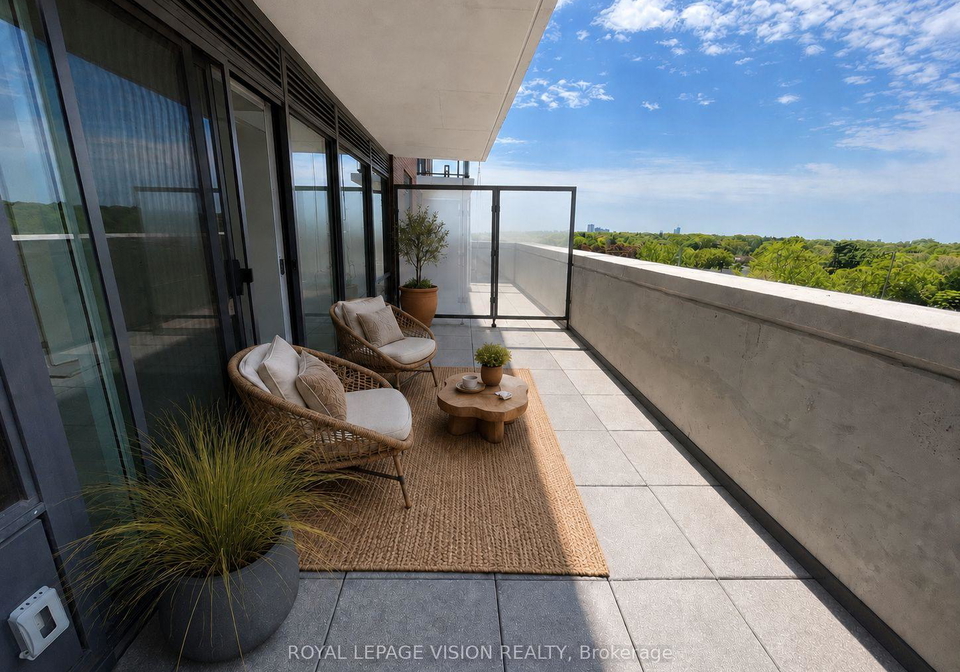4010-eglinton-avenue-w-toronto-etobicoke-ontario-w13684928