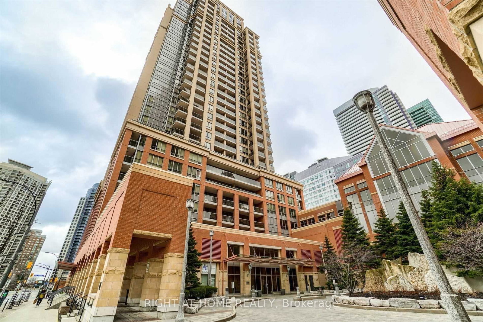 4080-living-arts-drive-mississauga-ontario-w13685014