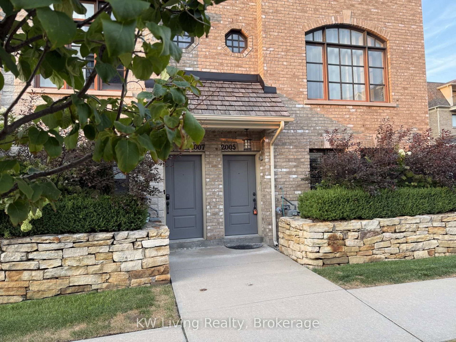 2005-queensborough-gate-mississauga-ontario-w13685250