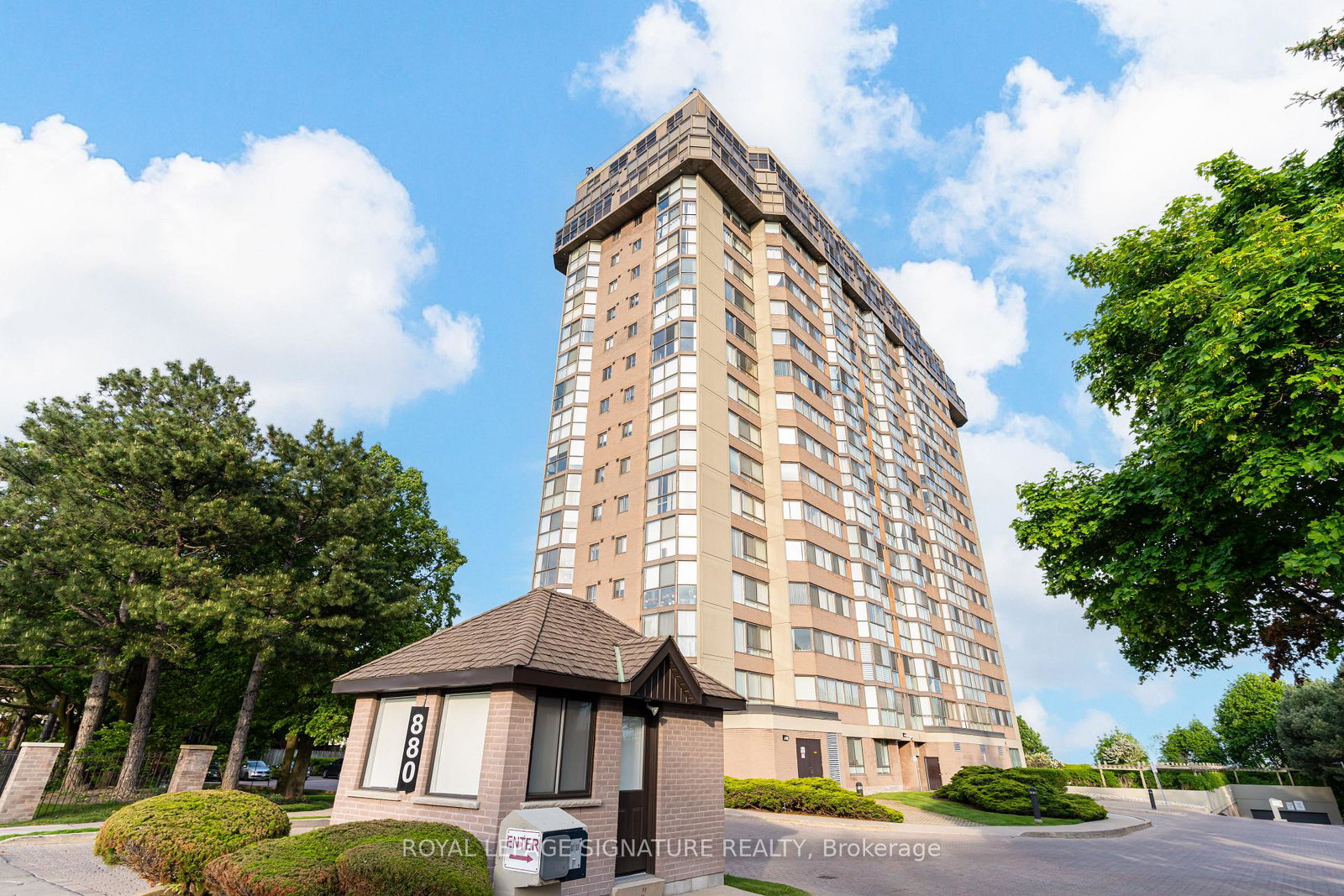 880-dundas-street-w-mississauga-ontario-w13685294