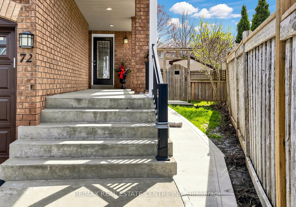 72-tiller-trail-brampton-ontario-w13685368