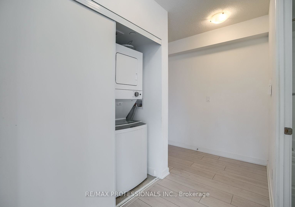 3200-dakota-common-burlington-ontario-w13685442