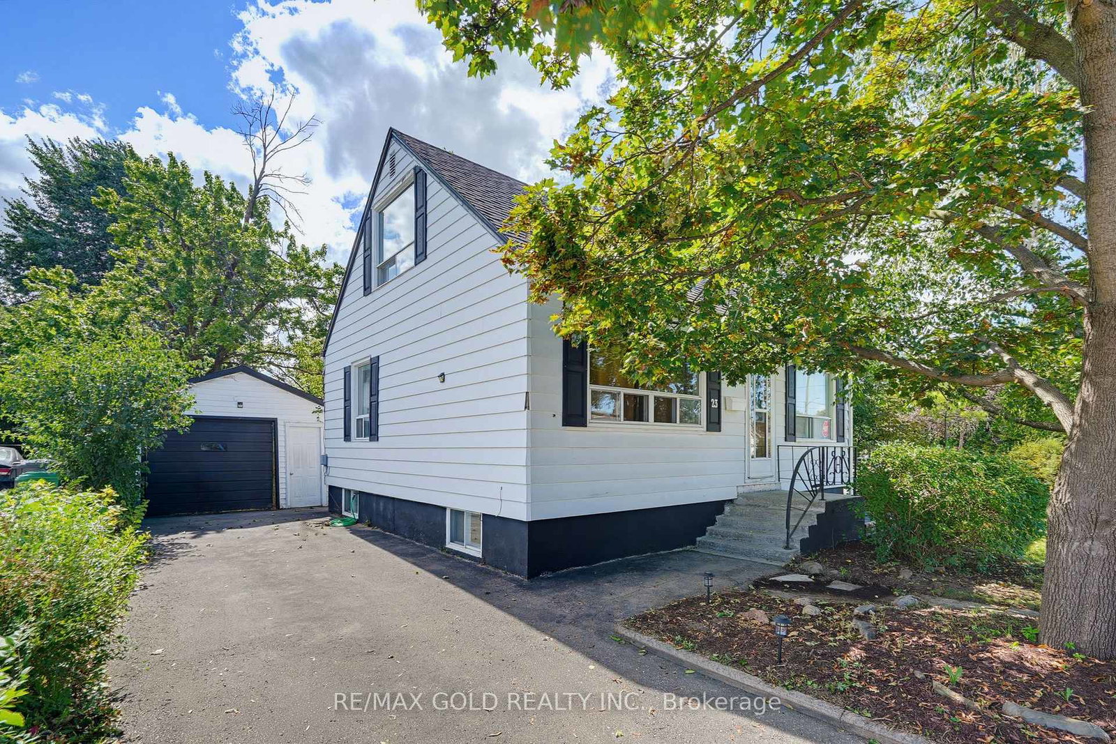 23-pleasantview-avenue-brampton-ontario-w13685502