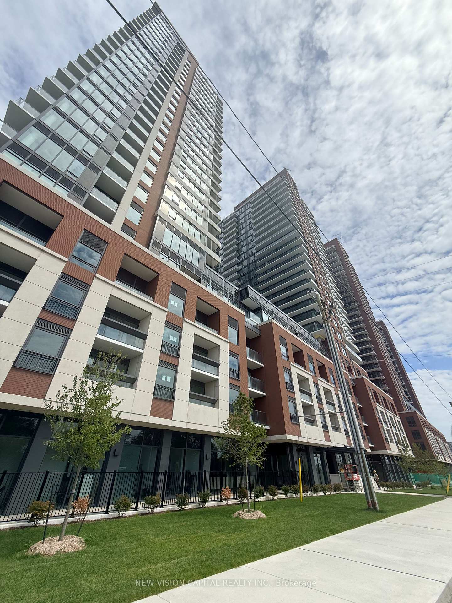 4010-eglinton-avenue-toronto-etobicoke-ontario-w13685622