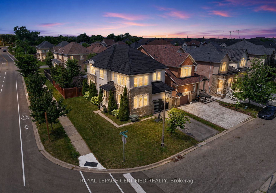 2561-grand-oak-trail-oakville-ontario-w13686000