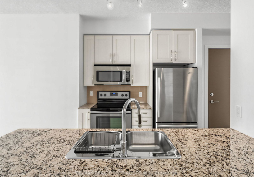 4065-brickstone-mews-mississauga-ontario-w13686056