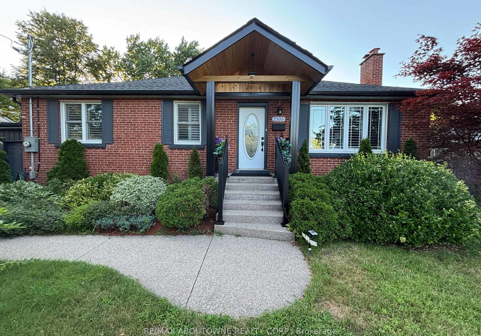 2105-maplewood-drive-burlington-ontario-w13686080