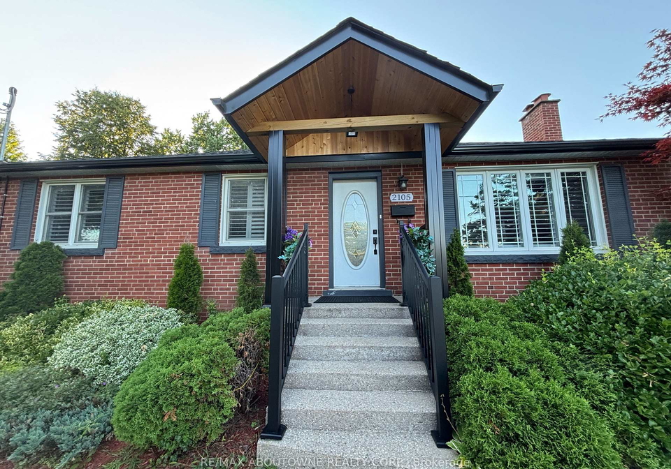 2105-maplewood-drive-burlington-ontario-w13686080