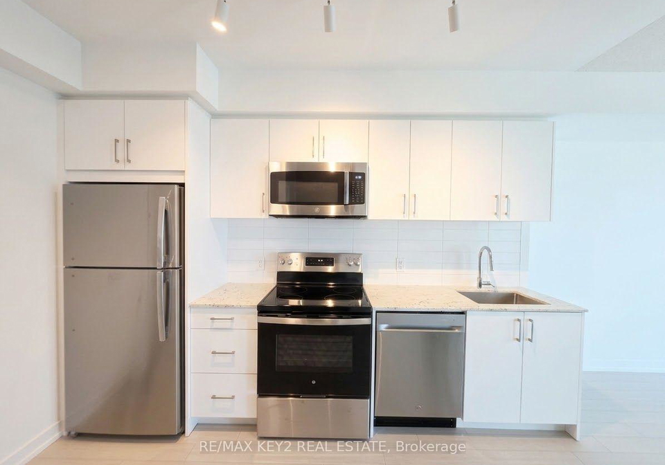 4010-eglinton-avenue-w-toronto-etobicoke-ontario-w13686136