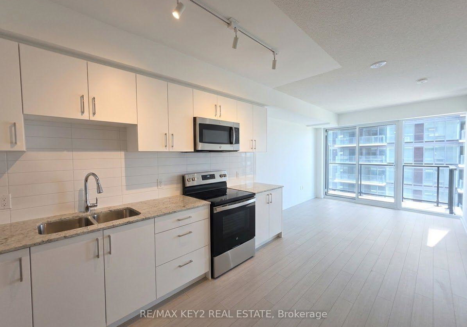 4010-eglinton-avenue-w-toronto-etobicoke-ontario-w13686136