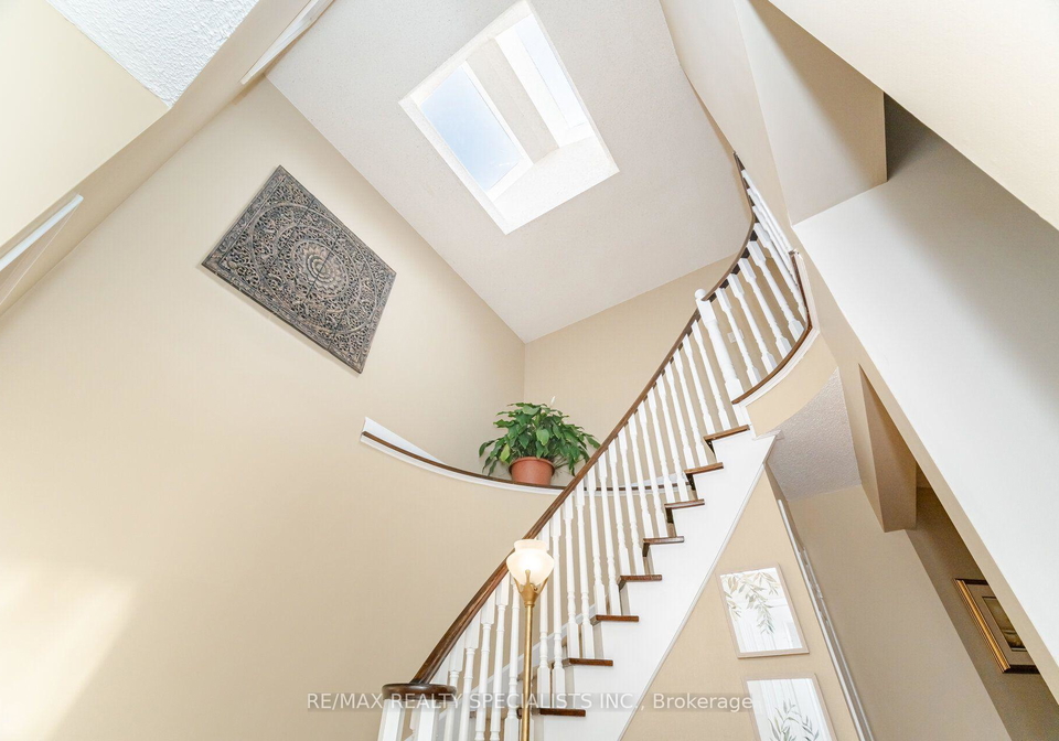 5612-shillington-drive-mississauga-ontario-w13686200