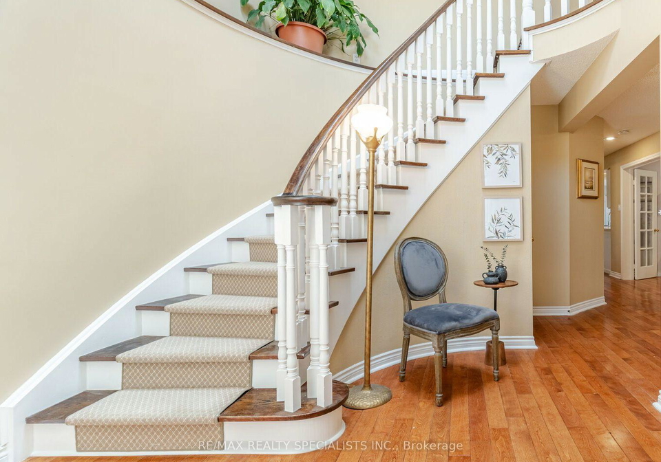 5612-shillington-drive-mississauga-ontario-w13686200