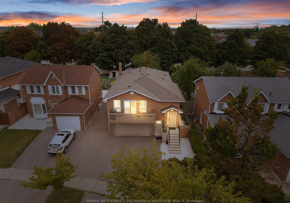 122-philosophers-trail-brampton-ontario-w13687382
